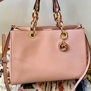 SALE‼️Michael Kors Cynthia Satchel